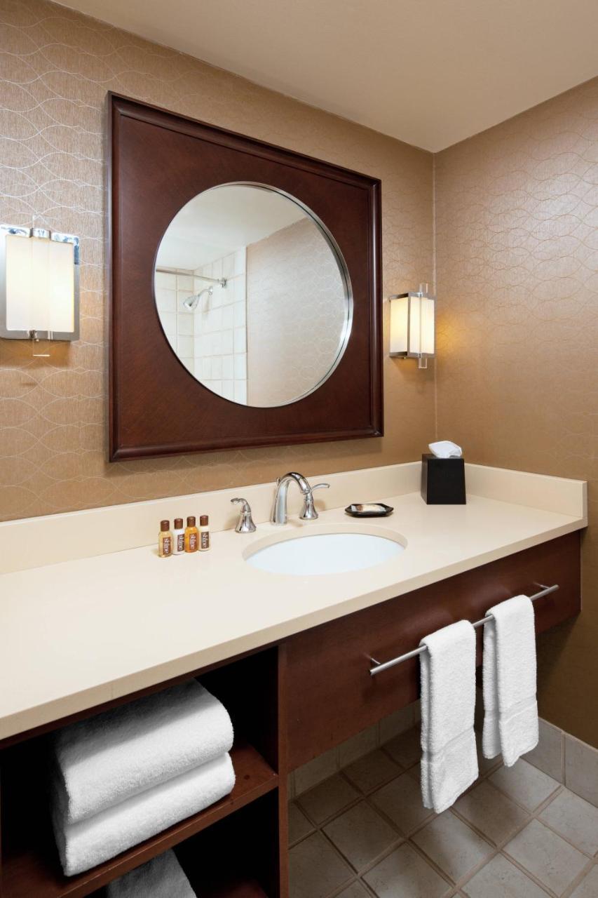 Sheraton Cleveland Airport Hotel Zewnętrze zdjęcie